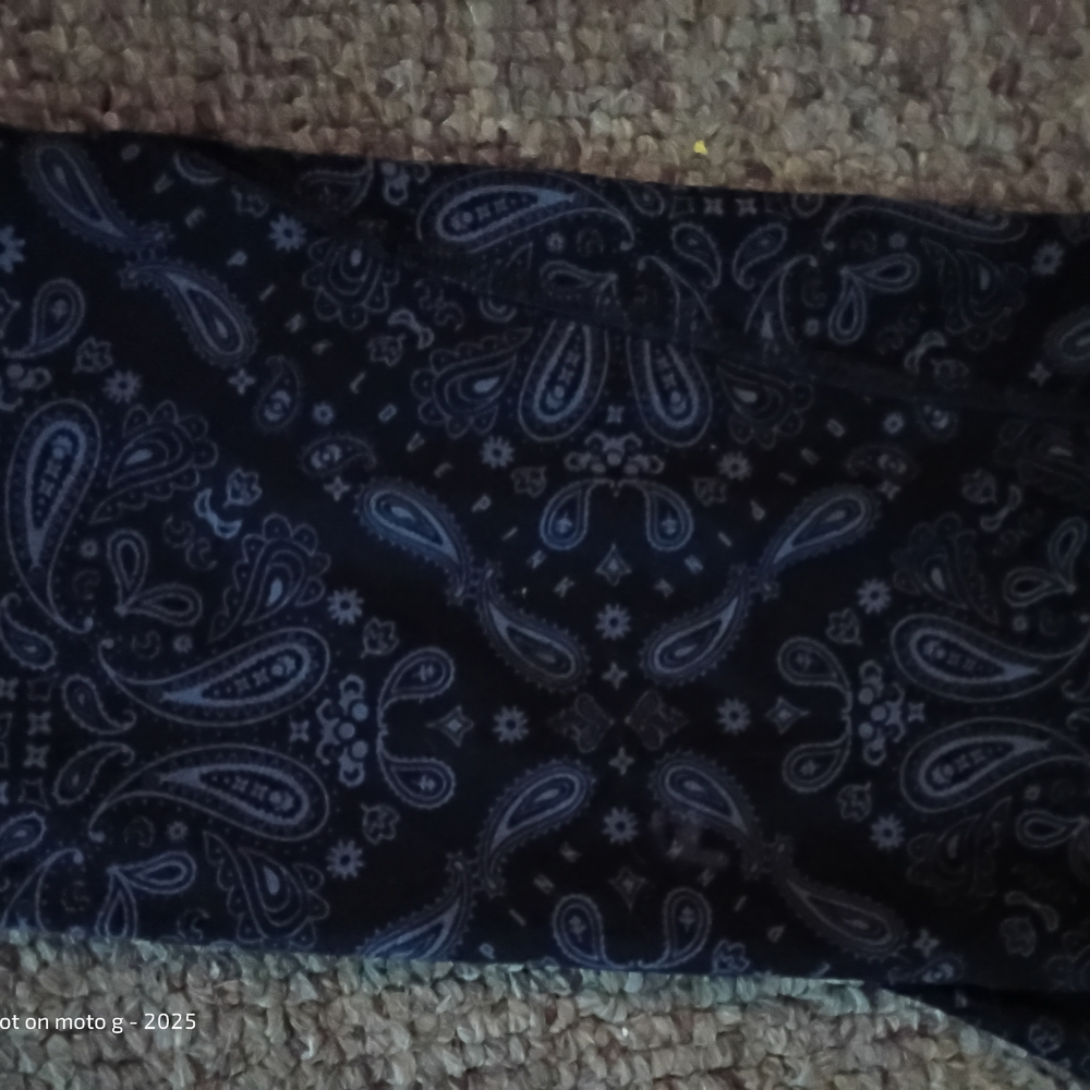 Victoria's Secret Black Patterned Leggings - Picture 2 of 2